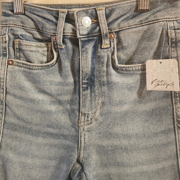 NWT Free People Distressed High Rise Jeans Size 24 Light Wash Raw Hem - Picture 1 of 12
